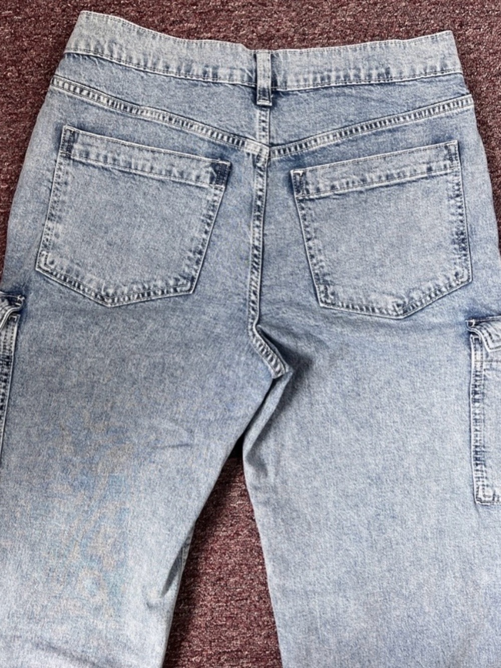 NWOT GAP Relaxed Light Blue Jeans Size 28